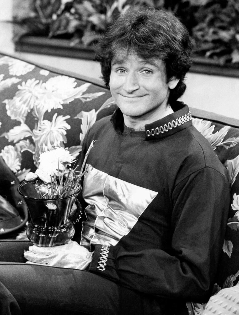 A young Robin Williams smiling in costume as Mork in the television series Mork & Mindy in 1978