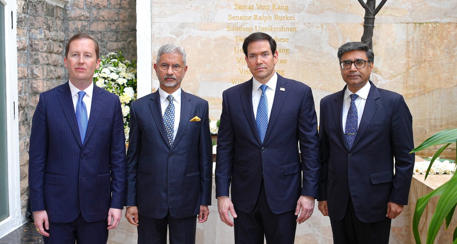 Marco Rubio with S. Jaishankar and officials laying a wreath at the Taj Memorial in Mumbai during the 26/11 commemoration