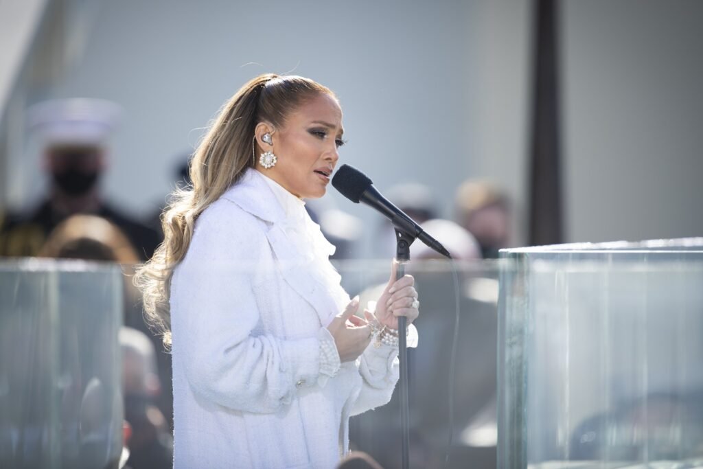 Jennifer Lopez singing at the US Capitol