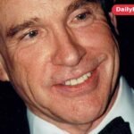 Warren Beatty smiling in a black tuxedo at a formal event in 2001